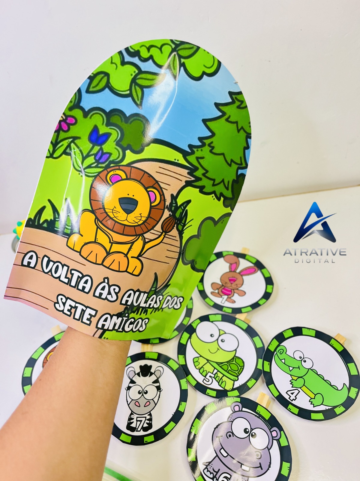 Imagem de 🌈História Na Luva - A Volta às Aulas dos Sete Amigos